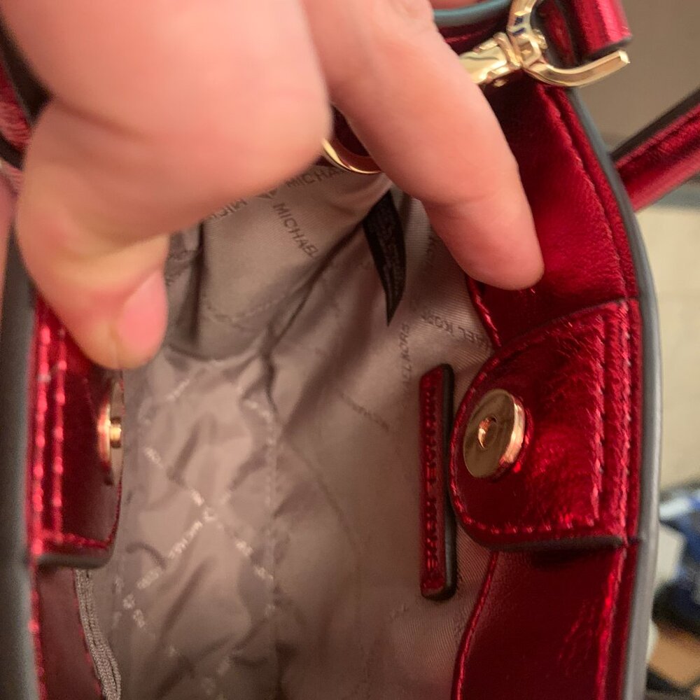 NEW MICHAEL KORS MERCER XS MINI CROSSBODY PHONE MK BAG METALLIC RED CRIMSON - Picture 3 of 16